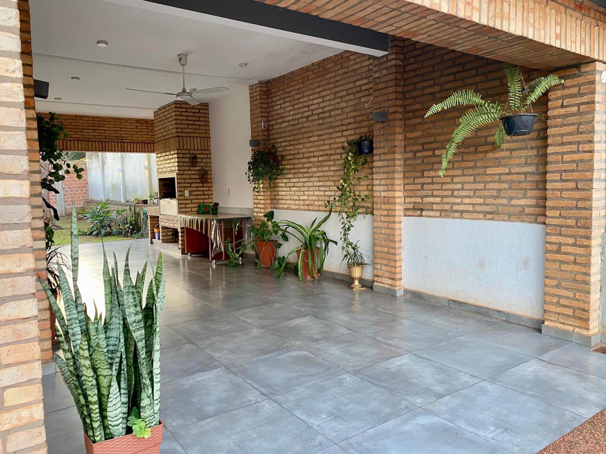 Moderna Y Unica Casa Independiente Con Jardin Y Estacionamiento Ciudad del Este Exterior photo